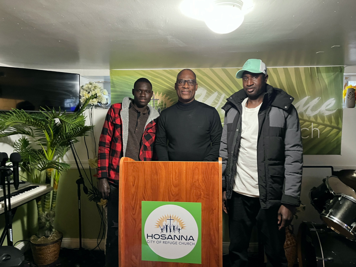 Sharing space_ Muslim migrants in New York find refuge in a____ (1) Sharing space_ Muslim migrants in New York find refuge in a____ (1)